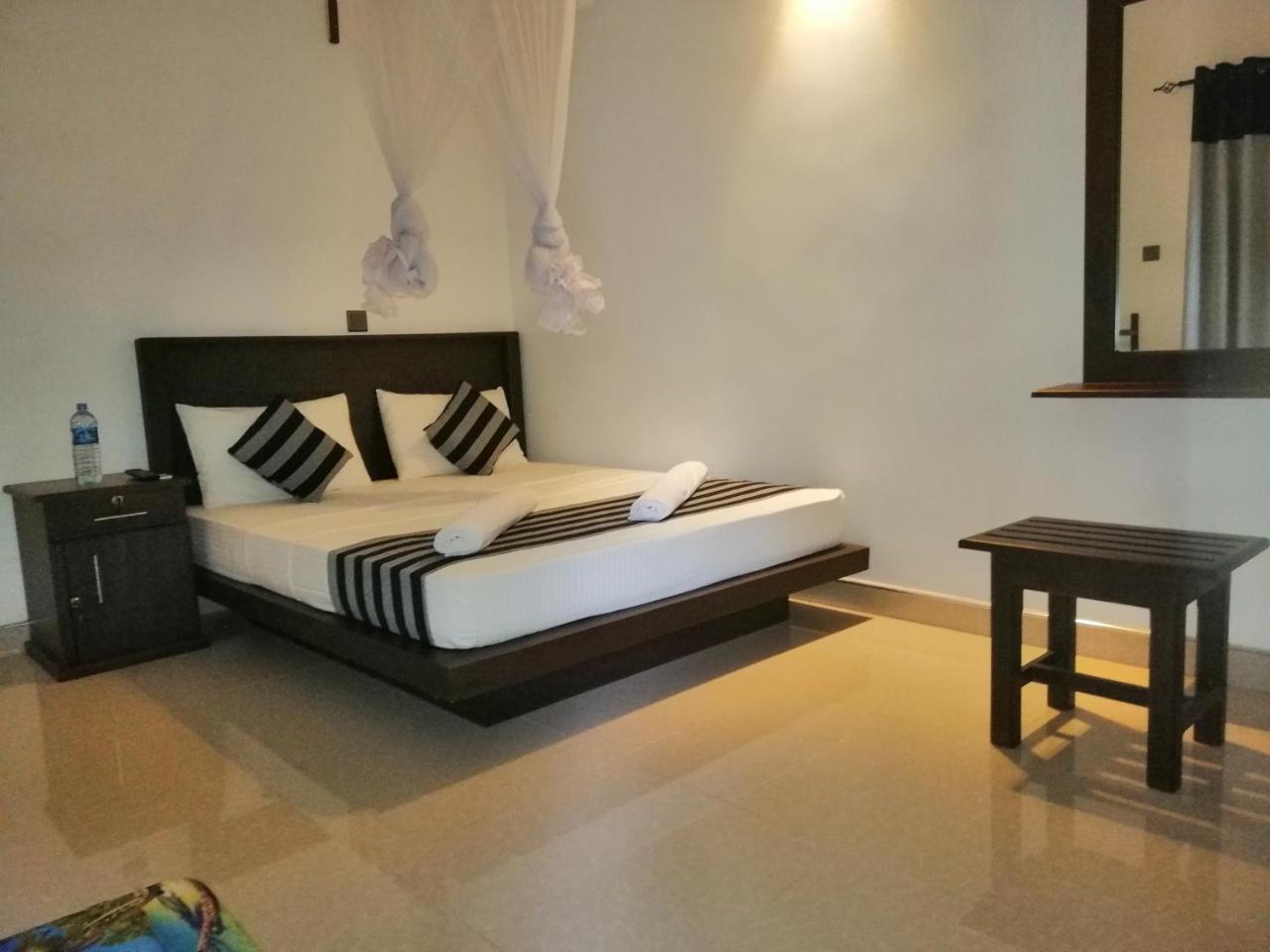 Induwara Safari Resort Udawalawe Bagian luar foto